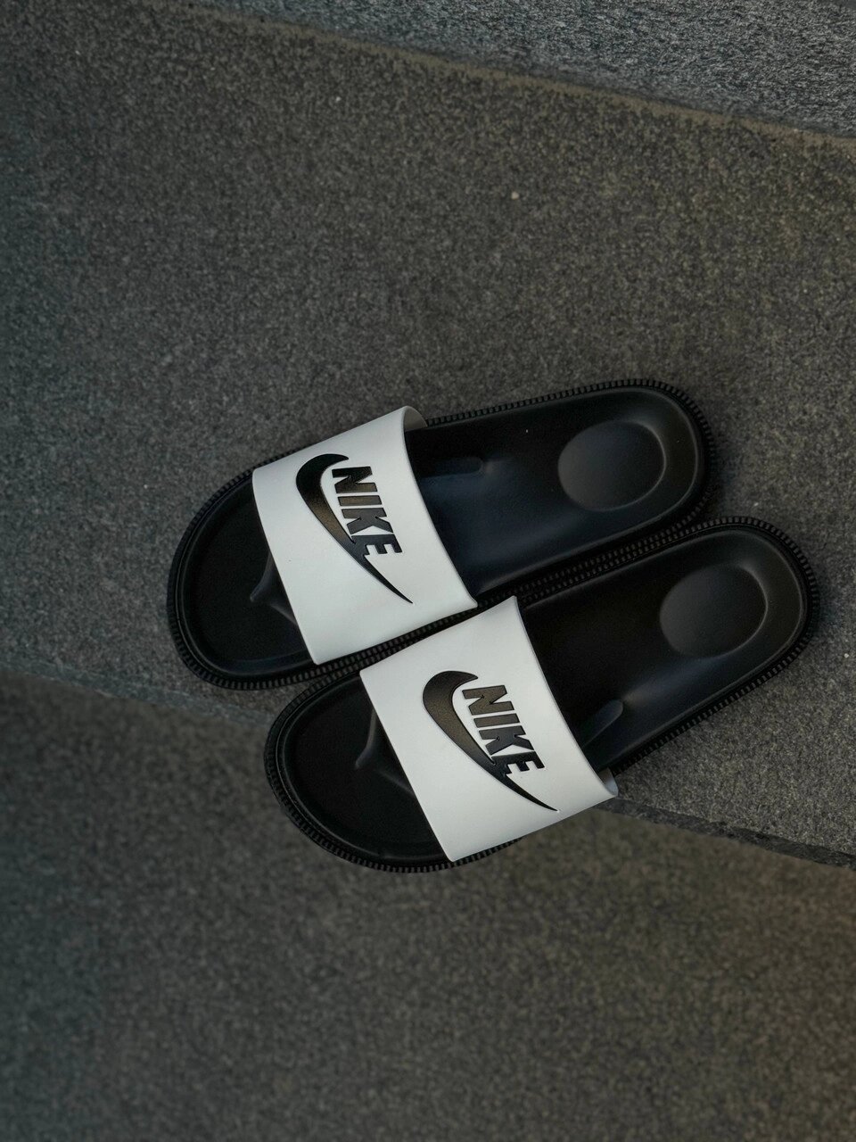 Тапочки Nike SB Victori One Slide "Black/White" від компанії Інтернет магазин "Airpac" - фото 1