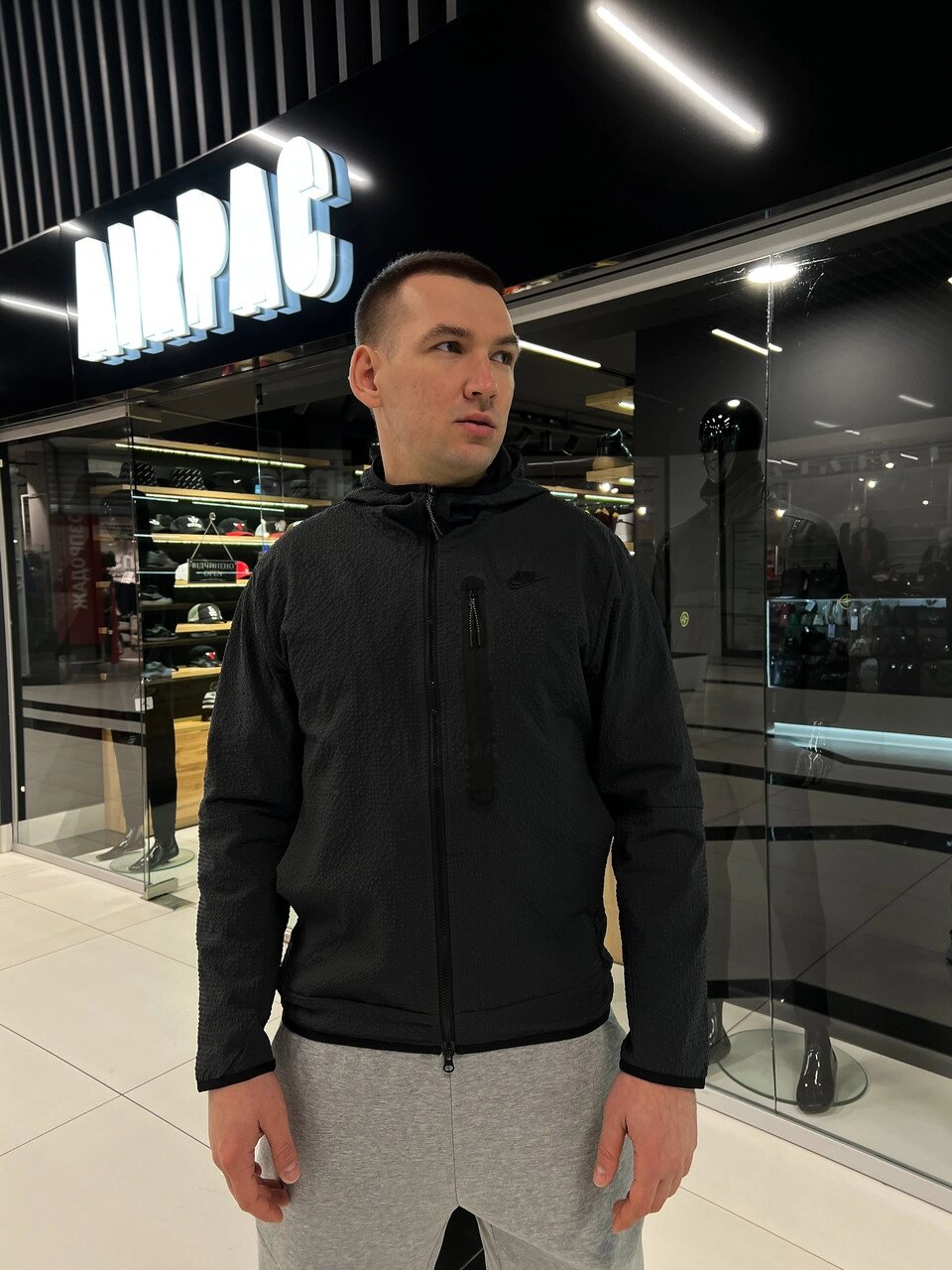 Толстовка чоловіча Nike Sportswear Tech Essentials Lined Woven Full-Zip Hooded Jacket (Розміри:S,M) від компанії Інтернет магазин "Airpac" - фото 1