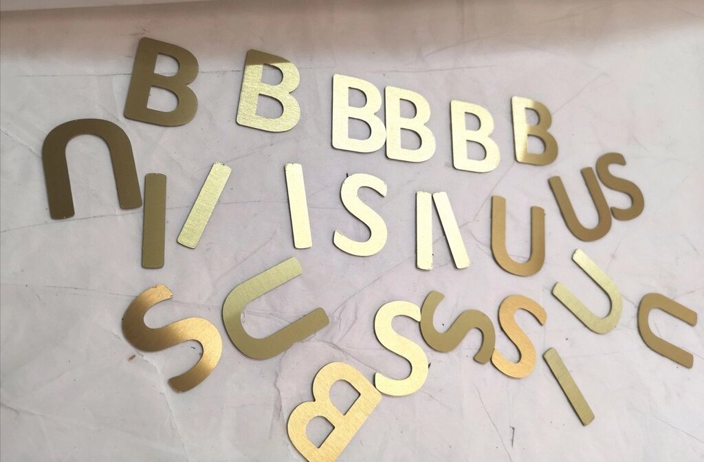 Букви з металу, н / ж сталь під золото від компанії Златовест, ТОВ - фото 1