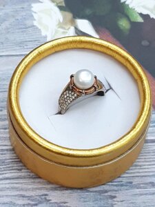 Серебряное кольцо с золотой пластиной и жемчугом 16р