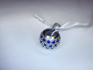Підвіска шарм шарик з синіми фіанітами для браслета