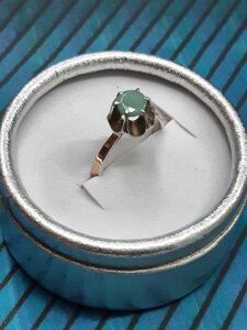 Срібний перстень з золотими пластинами і каменем смарагд 17р