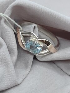 Жіноче срібний перстень із золотими пластинами, вставкою Топаз 18р.