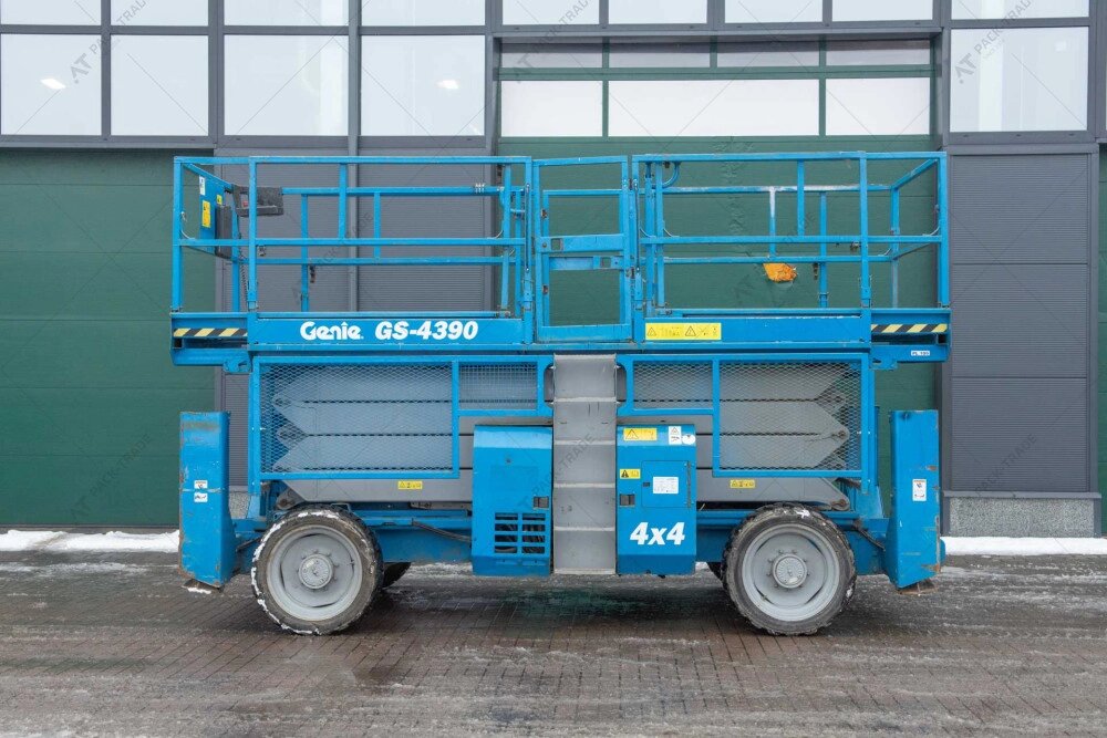 Самохідний ножичний підіймач Genie GS4390 2006 р. 35,8 кВт. 4164,2 м/г., №3885 від компанії Пак Трейд - фото 1