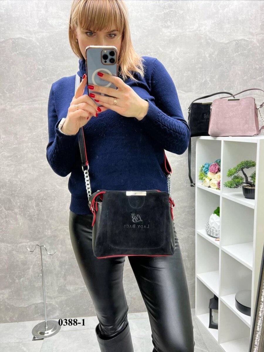Чорна з червоним краєм — натуральний замш — стильна сумочка на три відділення — Lady Bags (0388-1) від компанії Shock km ua - фото 1