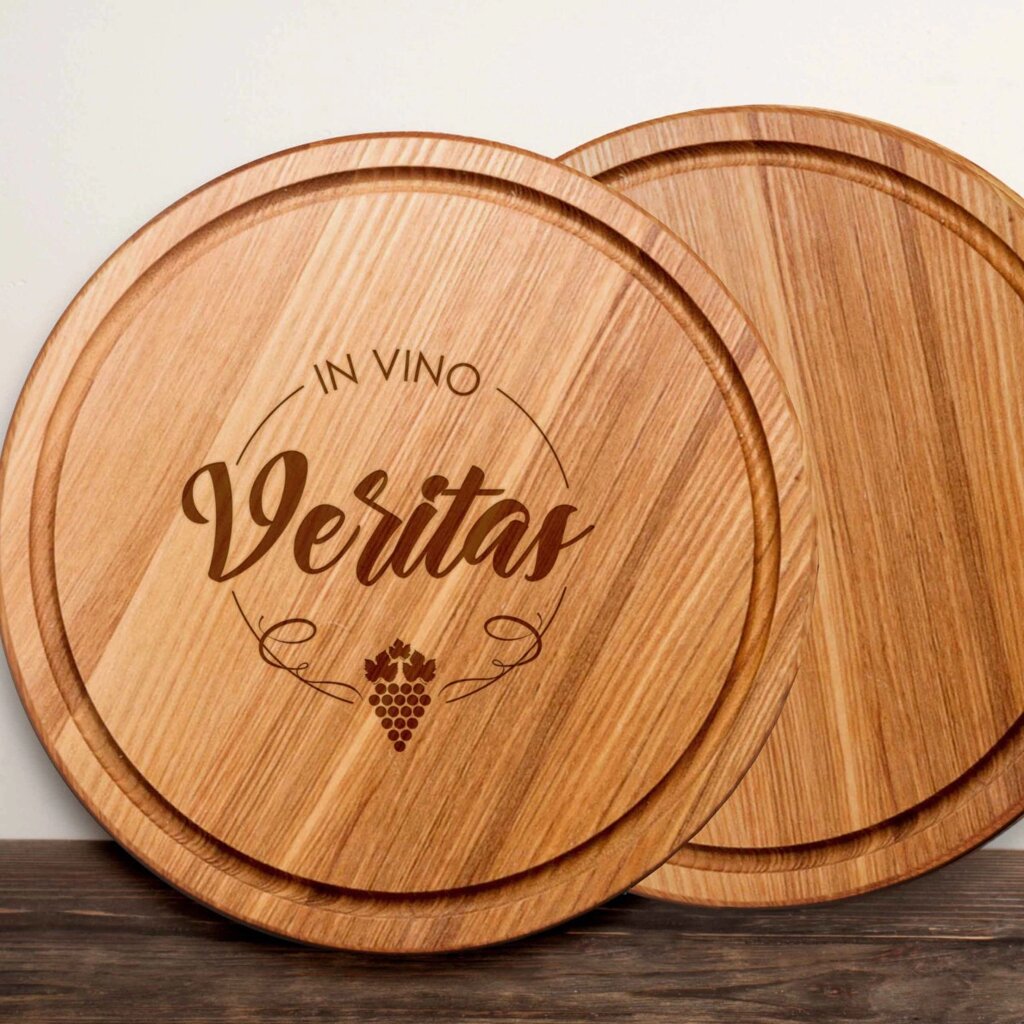 Дошка для нарізки "In vino veritas", 25 см, англійська від компанії Shock km ua - фото 1