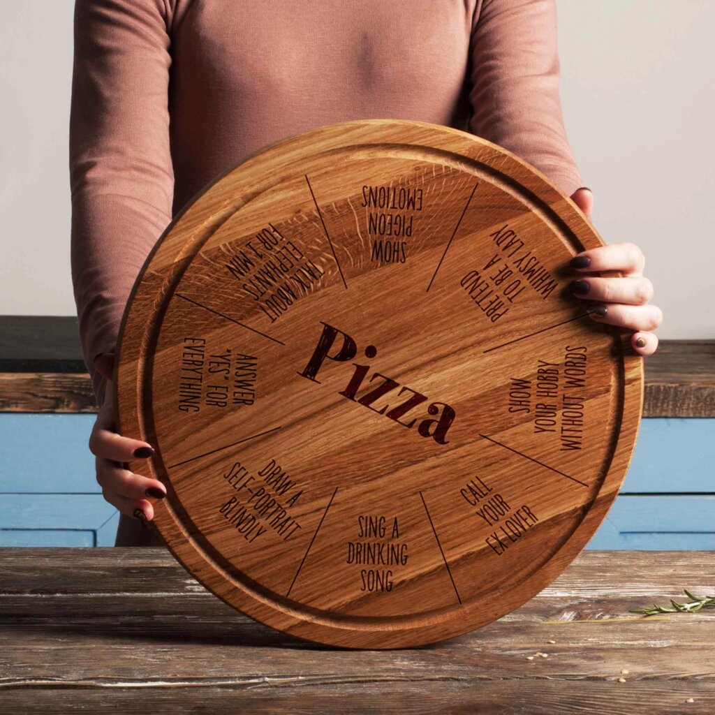 Дошка для нарізки "Pizza Board Game", 25 см, англійська від компанії Shock km ua - фото 1