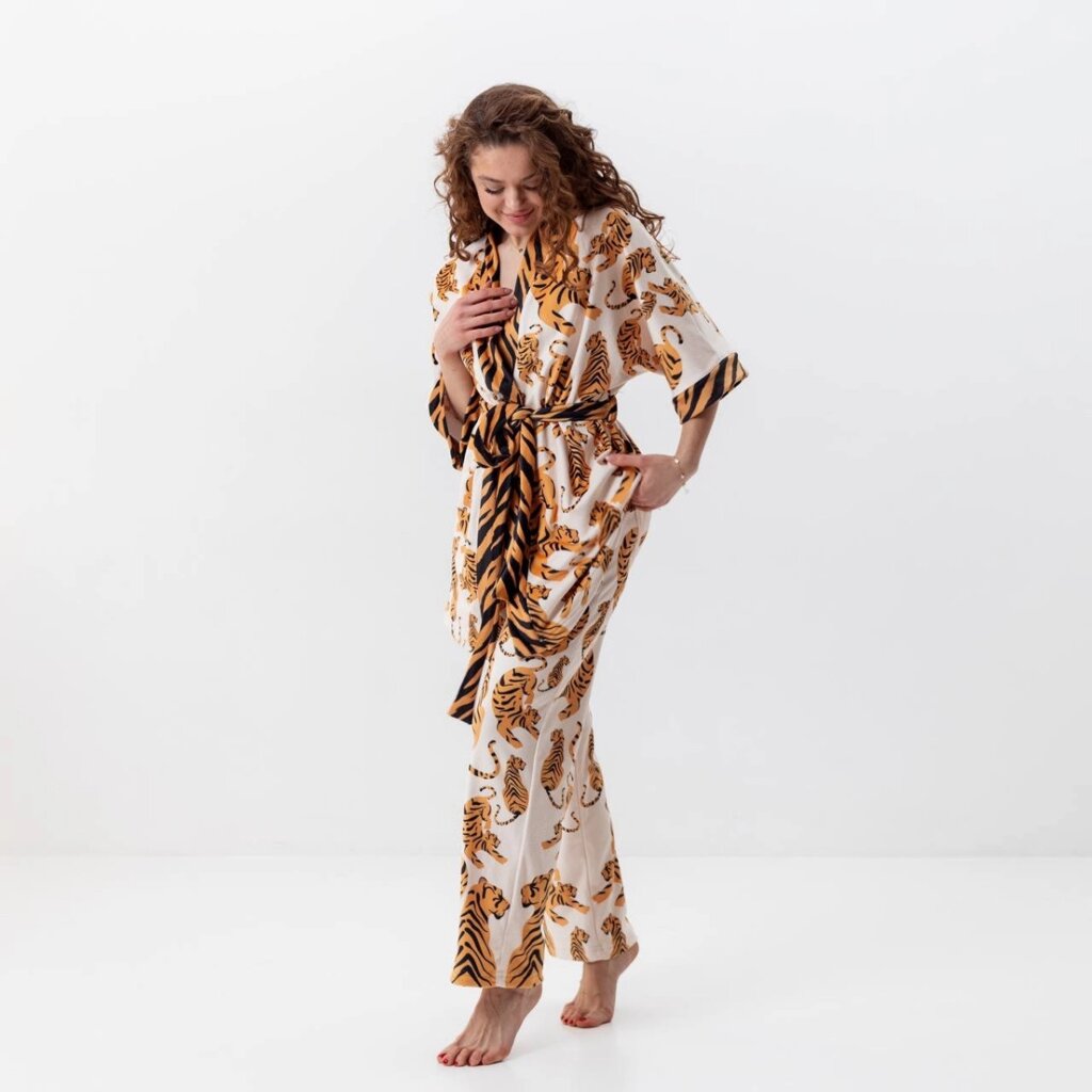 Комплект жіночий з плюшевого велюру штани та халат Тигриця 3416_S 15947 S від компанії Shock km ua - фото 1