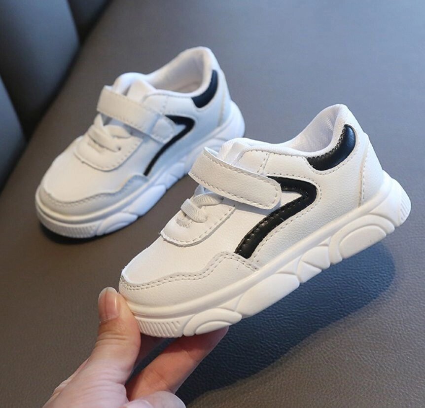 Кросівки дитячі PU-шкіра білі з чорними смужками, розмір 15 від компанії Shock km ua - фото 1