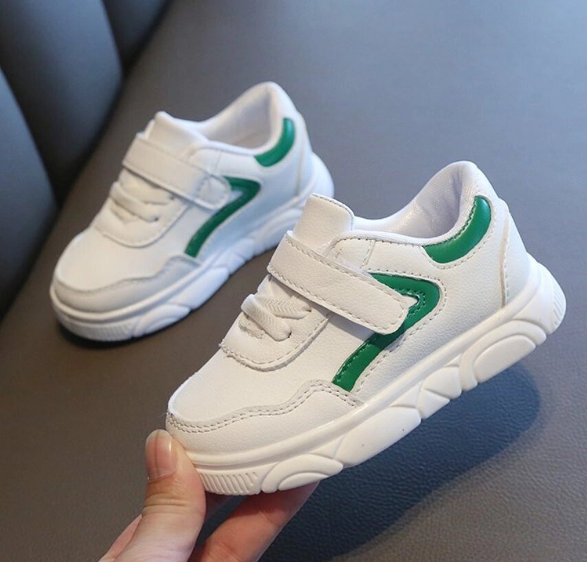 Кросівки дитячі PU-шкіра білі з зеленими смужками, розмір 15 від компанії Shock km ua - фото 1