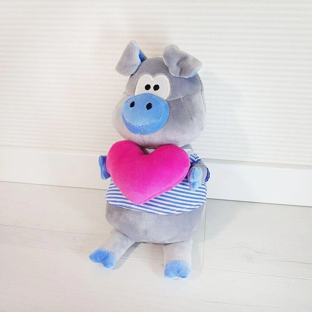М'яка іграшка Zolushka Порося Хосе з серцем в блакитному (ZL1244) від компанії Shock km ua - фото 1