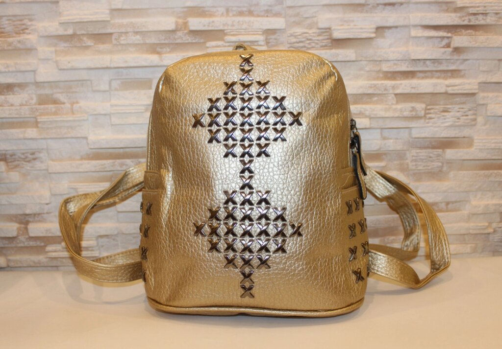 Модний золотистий жіночий рюкзак код 7-242 від компанії Shock km ua - фото 1