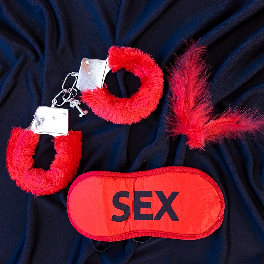 Набір Кохання червоний (наручники, перо, пов'язка) від компанії Shock km ua - фото 1