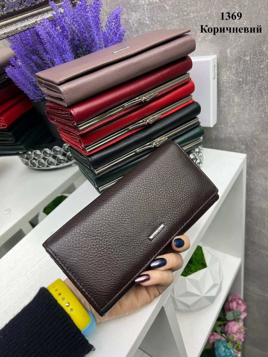 Натуральна шкіра. Коричневий - на магнітах - елегантний якісний жіночий гаманець у фірмовій коробці - 19х9 см (1369) від компанії Shock km ua - фото 1