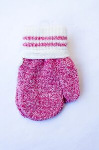 Дитяча рукавичка на мотузочці рожева для самих маленьких