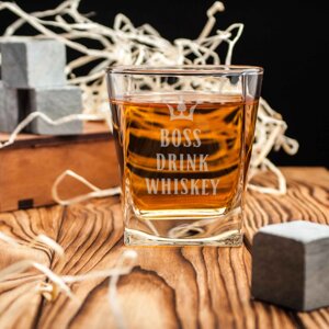 Стакан для віскі квадратний "Drink whiskey", англійська, Дерев'яна подарункова коробка з гравіюванням