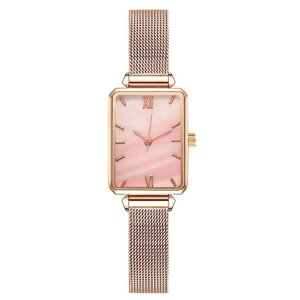 Жіночий наручний годинник із золотистим браслетом код 696