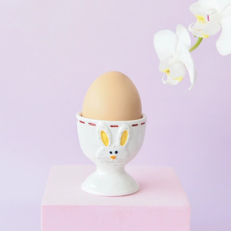 Підставка під яйце керамічна Кролик Великодній 6798 біла від компанії Shock km ua - фото 1