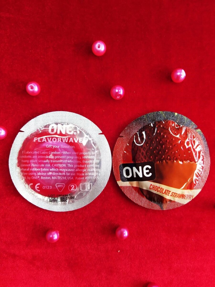 Презервативи ONE Chocolate Strawberry (ароматизовані) (по 1 шт) (упаковка може відрізнятися кольором від компанії Shock km ua - фото 1