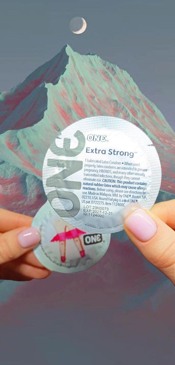 Презервативи ONE Extra Strong (міцні) (по 1 шт) (упаковка може відрізнятися кольором та малюнком) від компанії Shock km ua - фото 1