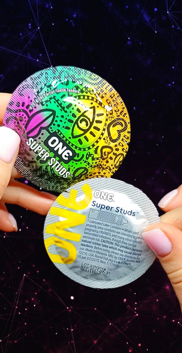Презервативи ONE Super Studs (точкові) (по 1 шт) (упаковка може відрізнятися кольором та малюнком) від компанії Shock km ua - фото 1
