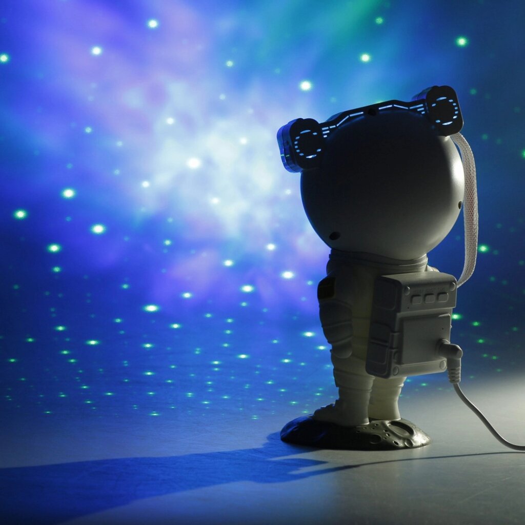 Проектор нічник Космонавт із проекцією зоряного неба з пультом і USB від компанії Shock km ua - фото 1