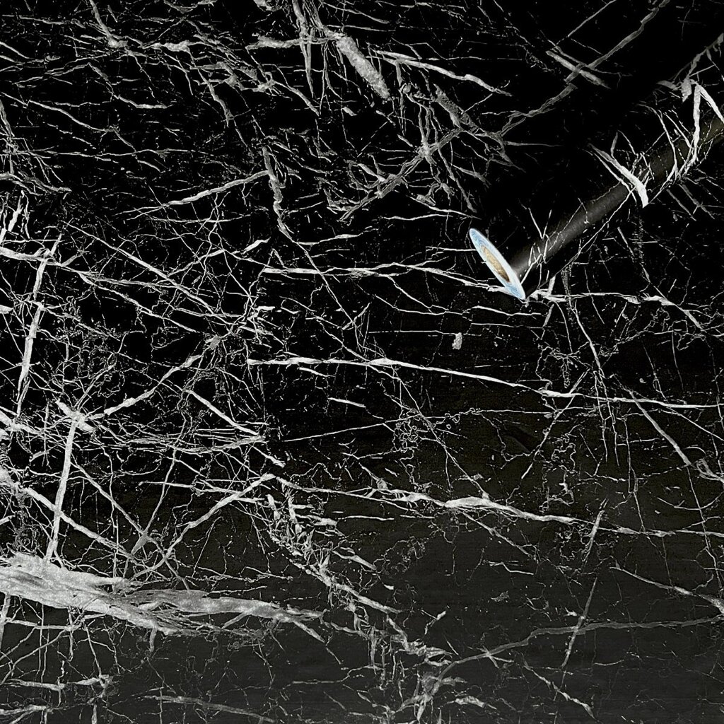 Самоклеюча плівка чорний мармур з павутинкою 0,45х10мх0,07мм SW-00001276 від компанії Shock km ua - фото 1