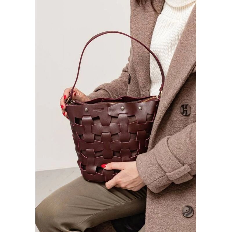 Шкіряна плетена жіноча сумка Пазл M бордова Krast від компанії Shock km ua - фото 1