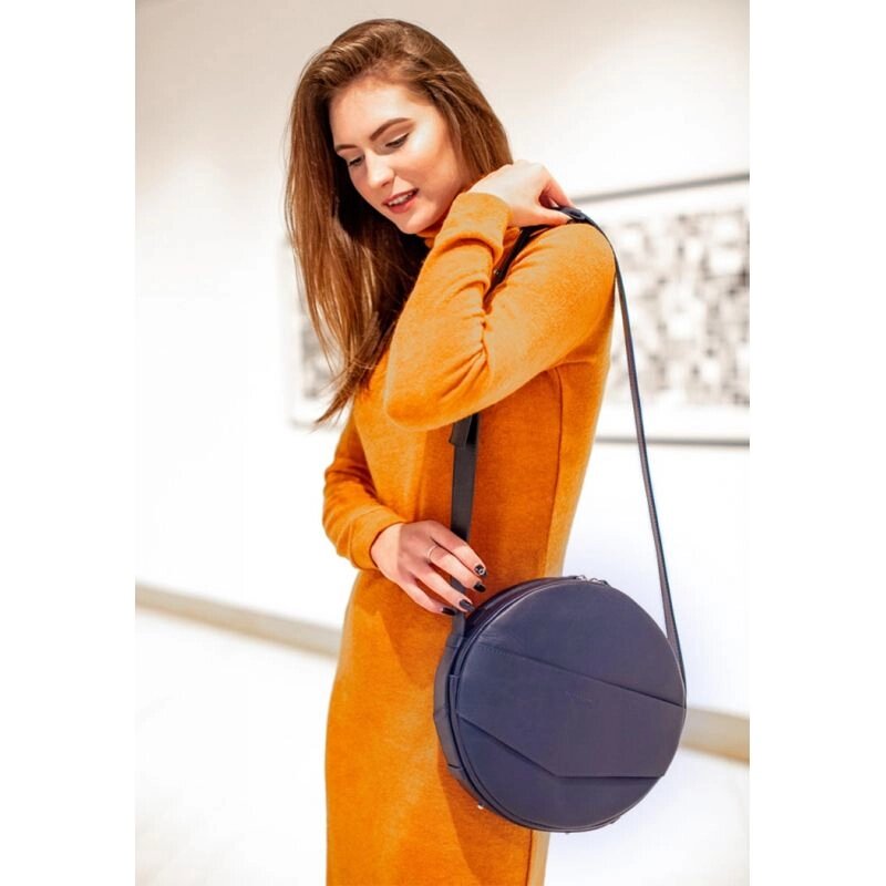 Шкіряна жіноча кругла сумка-рюкзак Maxi темно-синя від компанії Shock km ua - фото 1