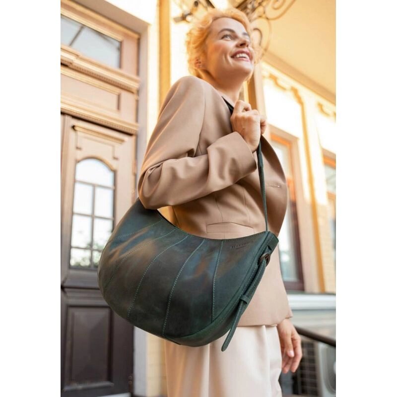 Шкіряна жіноча сумка Круасан зелена від компанії Shock km ua - фото 1