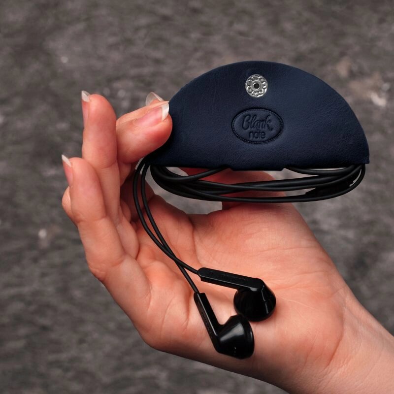 Шкіряний холдер для навушників та проводів синій від компанії Shock km ua - фото 1