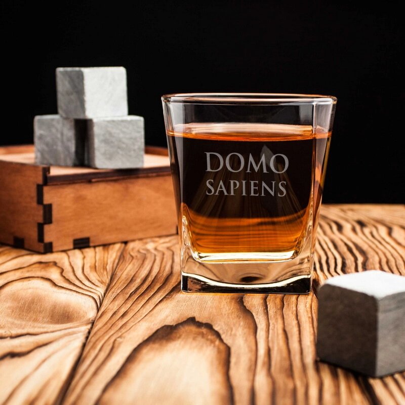 Склянка для віскі квадратний "Domosapiens", англійська, Дерев'яна подарункова коробка з гравіюванням від компанії Shock km ua - фото 1