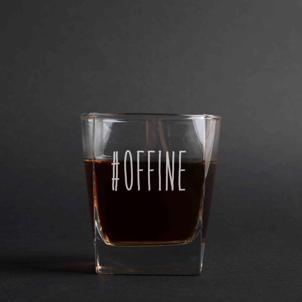 Склянка для віскі "#offine", англійська, Дерев'яна подарункова коробка з гравіюванням від компанії Shock km ua - фото 1