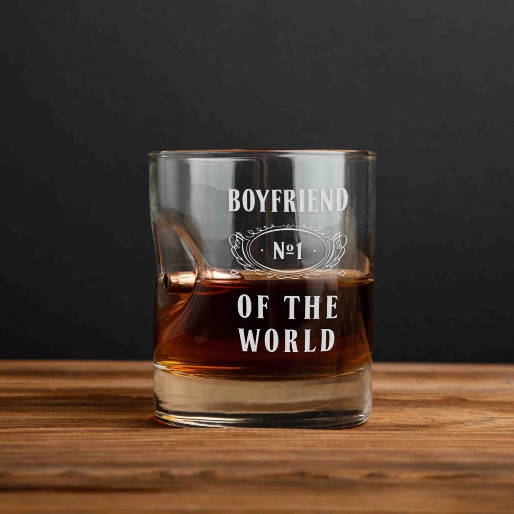 Склянка з кулею "Boyfriend №1 of the world" для віскі, англійська, Тубус зі шпону від компанії Shock km ua - фото 1