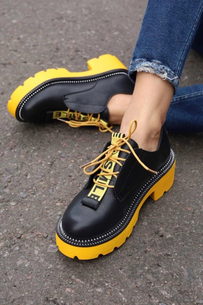 Туфлі жіночі чорні на шнурівці Т1700 38 від компанії Shock km ua - фото 1