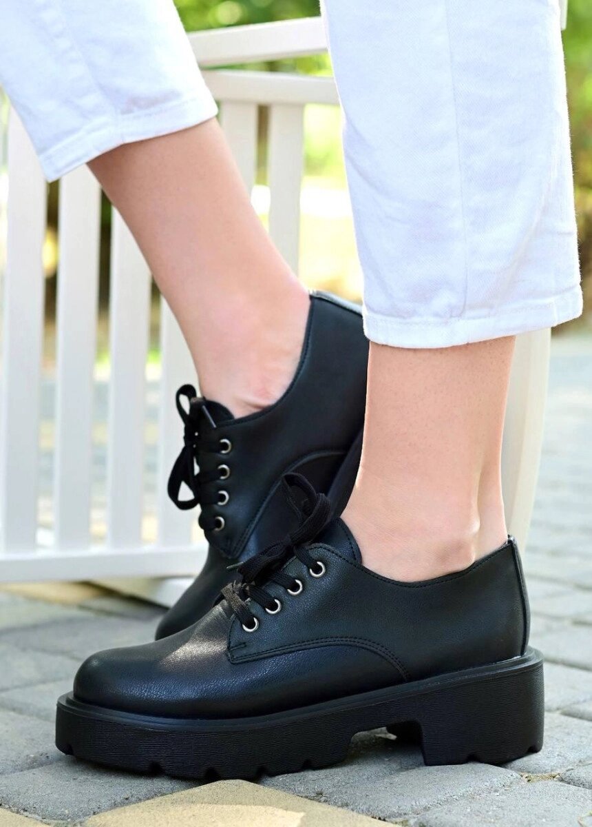 Туфлі жіночі чорні на шнурівці Т1705 38 від компанії Shock km ua - фото 1