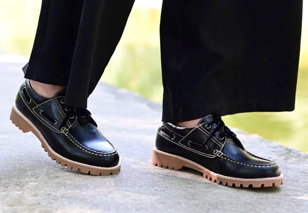 Туфлі жіночі чорні на шнурівці Т1727 40 від компанії Shock km ua - фото 1