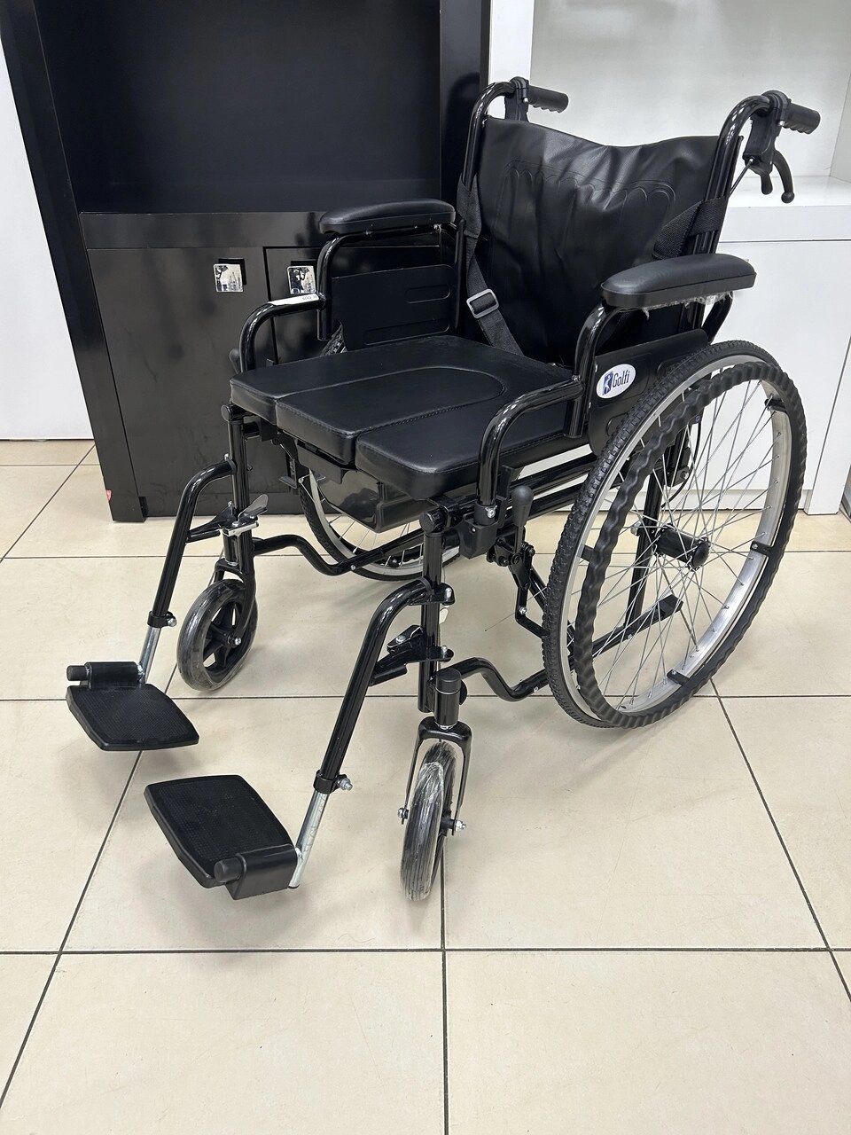 Інвалідний візок із санітарним обладнанням  G120 від компанії Медтехніка ZENET - Товари для здоров'я, затишку та комфорта - фото 1