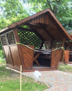 Альтанка збірно - розбірна дерев'яна пересувна з меблями 2,5 х 2 для саду від виробника Wood Gazebo 019