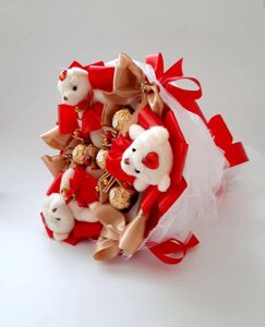 Букет из конфет Ferrero Rocher и игрушек Шарм красный / плюшевый букет с мишками