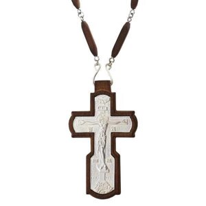 Хрест латунний у дерев'яному обрамленні та ланцюгом 2.7.0291д