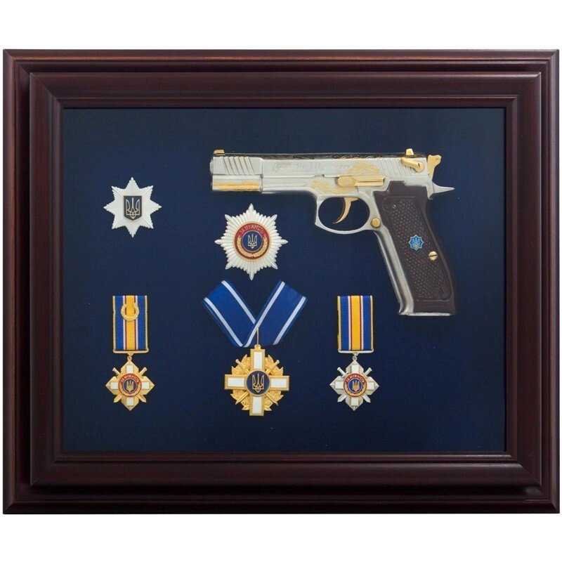 Подарунковий сувенір "Пістолет Форт з нагородами" від компанії Іконна лавка - фото 1