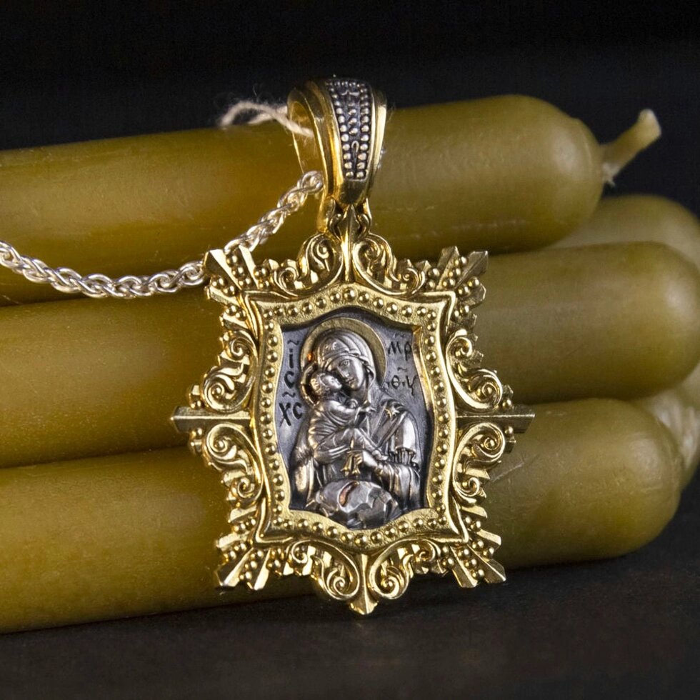 Срібна підвіска з зображенням Богородиці Почаївської в позолоті від компанії Іконна лавка - фото 1