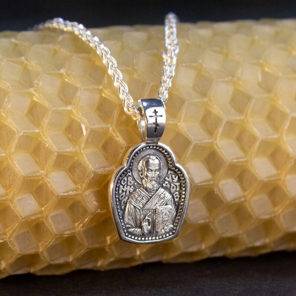 Срібна підвіска з зображенням Святого Миколая Чудотворця з молитвою від компанії Іконна лавка - фото 1