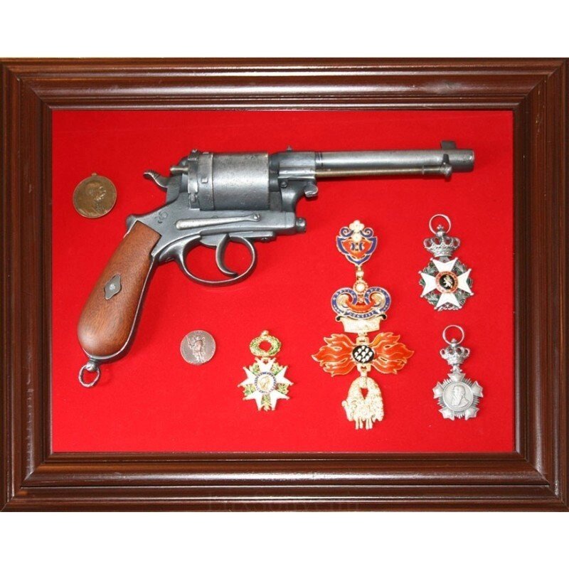 Vip подарунок "Револьвер Гассер і нагороди Австро-Угорщини та Бельгії" від компанії Іконна лавка - фото 1