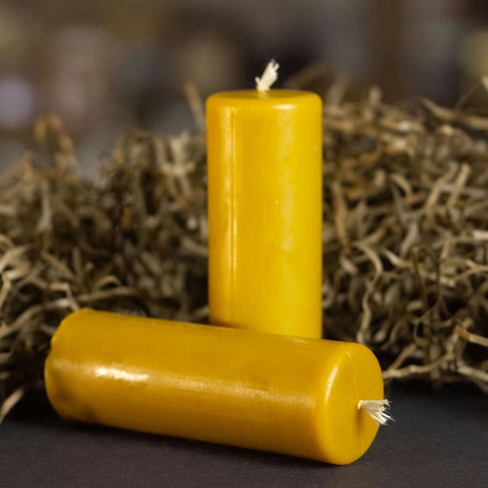 Жовта воскова свічка 10см від компанії Іконна лавка - фото 1
