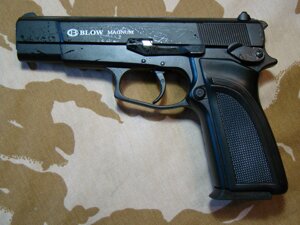 Стартовий (сигнально-шумовий) пістолет Blow Magnum