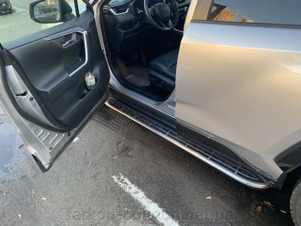 Бічні майданчики OEM (2 шт, алюміній) Toyota Rav 4 2019+ від компанії Інтернет-магазин тюнінгу «Safety auto group» - фото 1