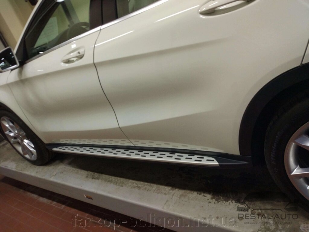 Бічні підніжки (пороги) Mercedes GLA-Class X156 з 2014-2019 р. від компанії Інтернет-магазин тюнінгу «Safety auto group» - фото 1