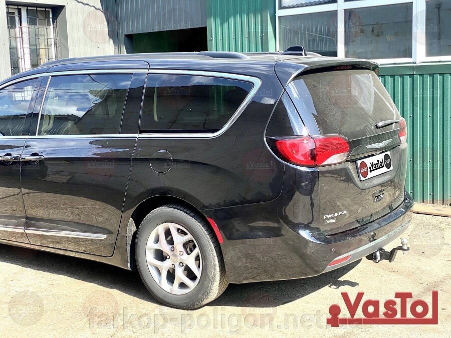 Фаркоп під квадратну вставку Chrysler Pacifica з 2016 р. виробник Vastol, артикул CR-3A від компанії Інтернет-магазин тюнінгу «Safety auto group» - фото 1